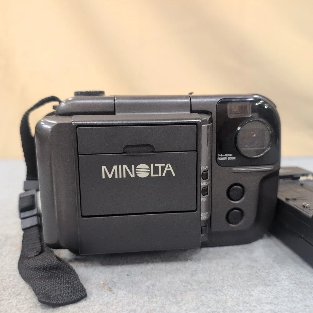 Minolta Master C-513 Compact VHS Camcorder VTU-500 Tuner Charger Manual Bundle